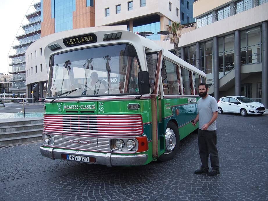 マルタの古いバス